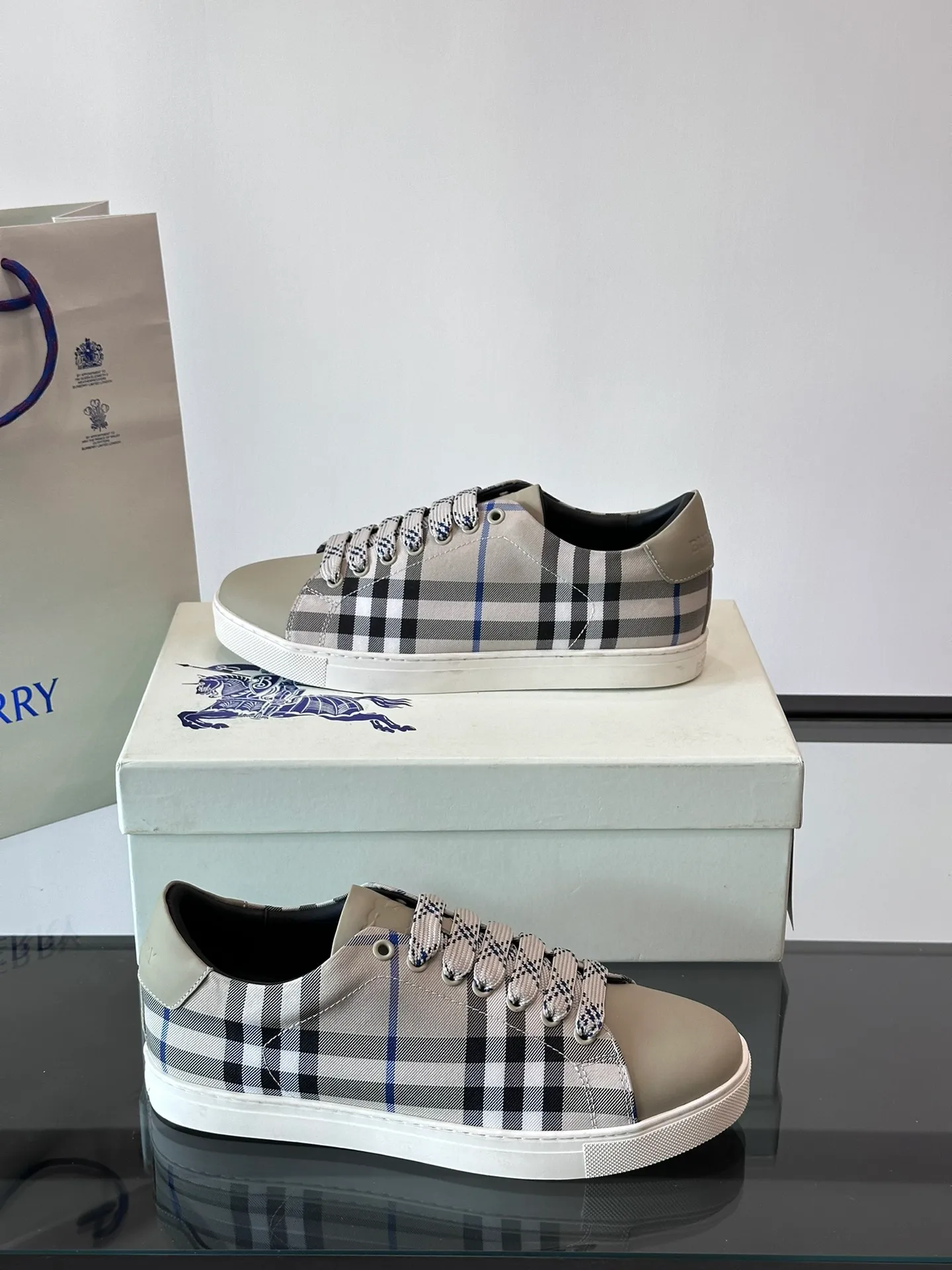 Men's shoes 💰p380 "Burberr＊" men's classic low-top sneakers, reinterpreted with Vintage retro plaid cotton and cowhide materials, decorated with a new brand logo. First-layer sheepskin lining, embossed Burberry lettering logo on the heel, T men's shoes 💰pU original outsole! Size: 38-44 (38.45 customized)